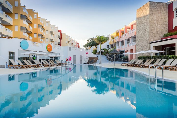 Hotel Pool