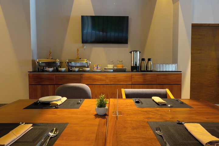 Dining 45 of 50
