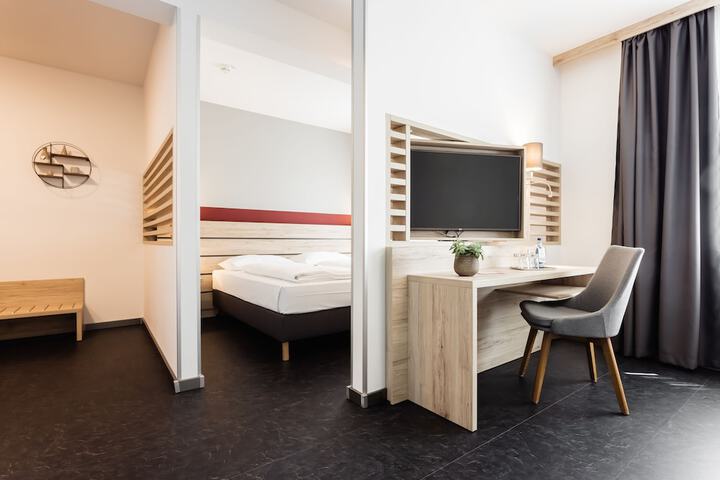 Room 51 of 104
