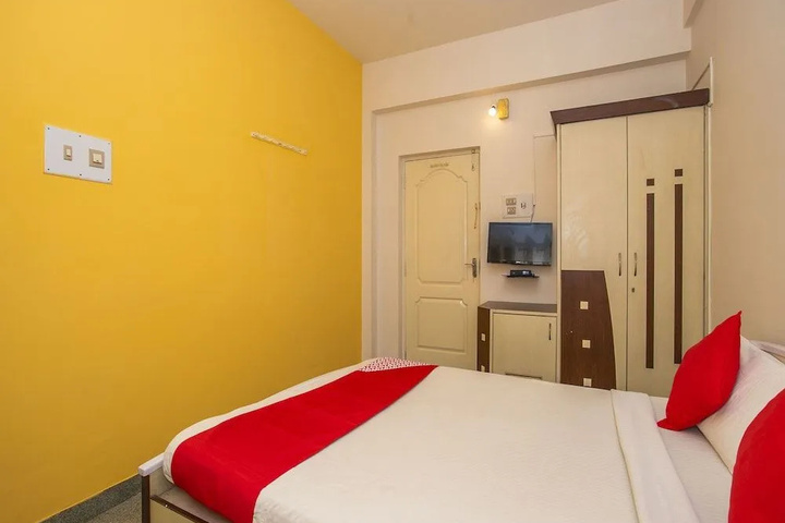 Room 4 of 12