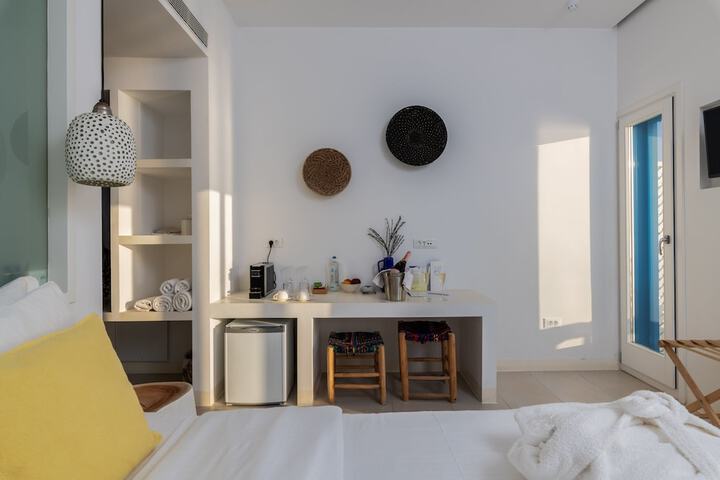 Room 16 of 44
