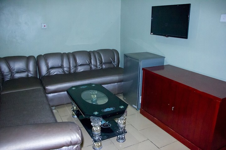 Room 28 of 48