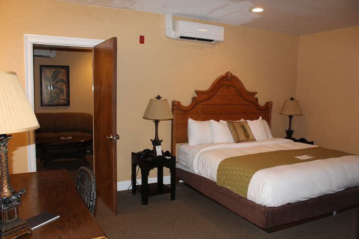 1 Queen Bed (9 of 15)