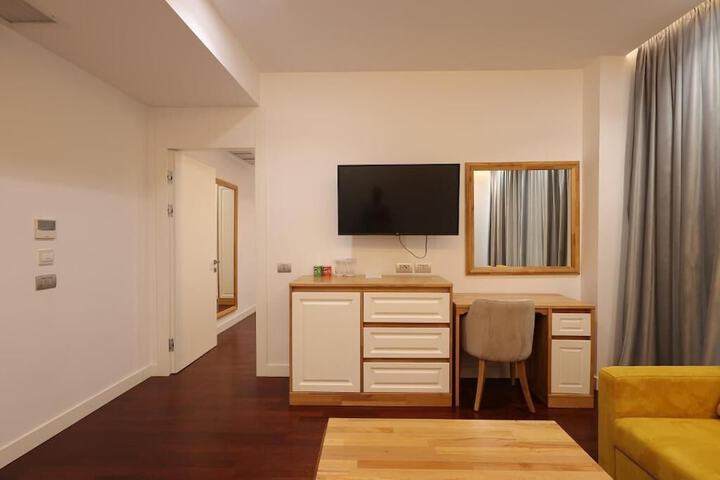 Room 27 of 107