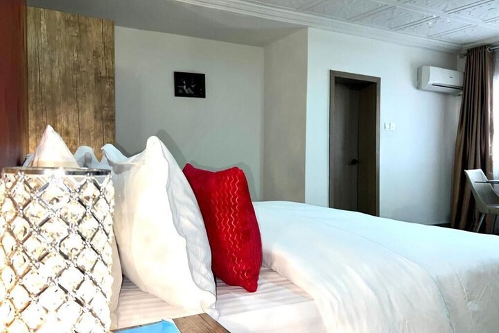 Room 10 of 50