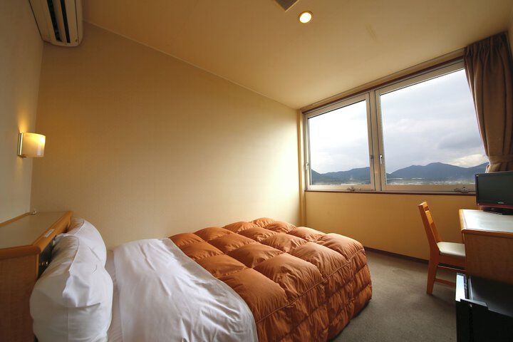 Room 3 of 16