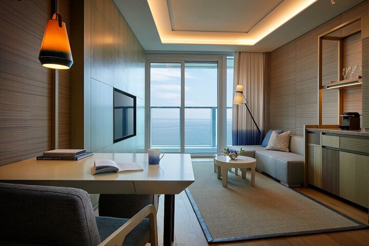 Room 17 of 106