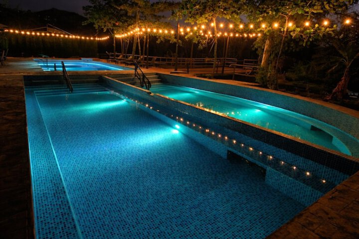 Pool 14 of 20