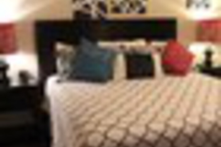 Room 32 of 243