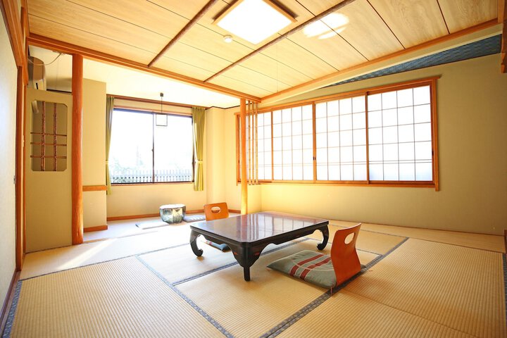 Room 9 of 28