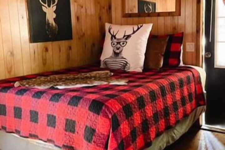 1 Queen Bed (23 of 39)
