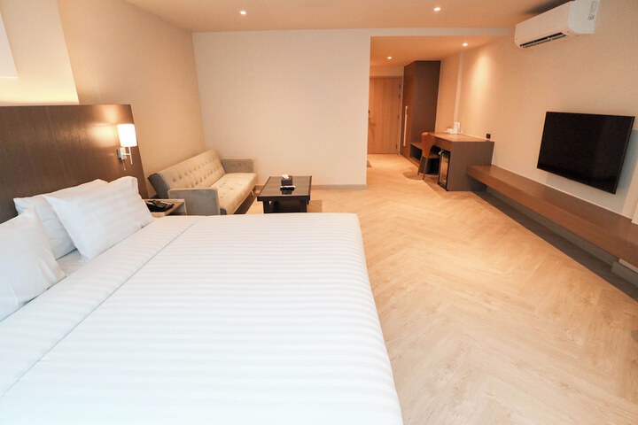 Room 45 of 103