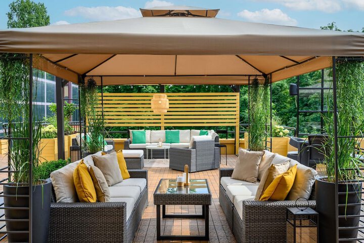 Lounge 50 of 127