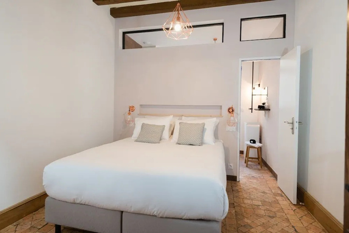 Room 5 of 14