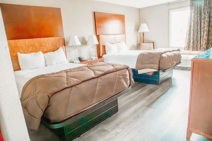 2 Double Beds (10 of 12)