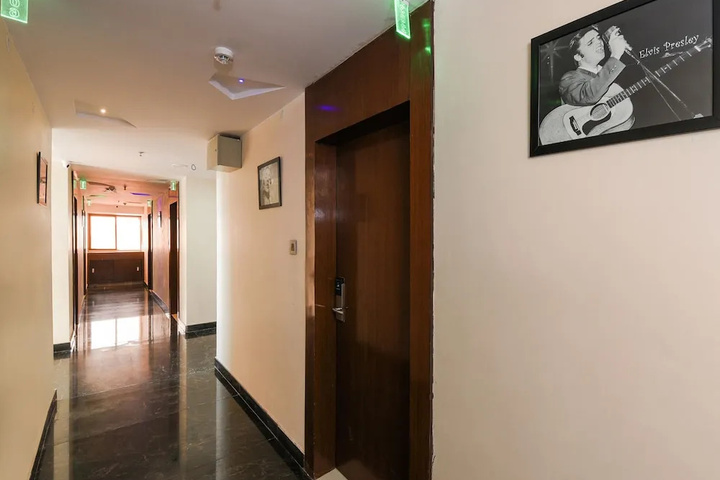 Room 11 of 17