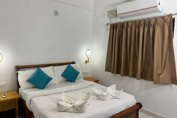 Room 9 of 16