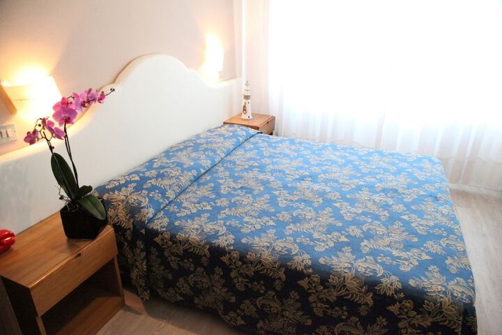 Room 5 of 28