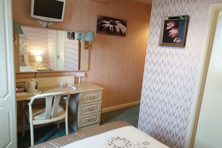 Room 32 of 184