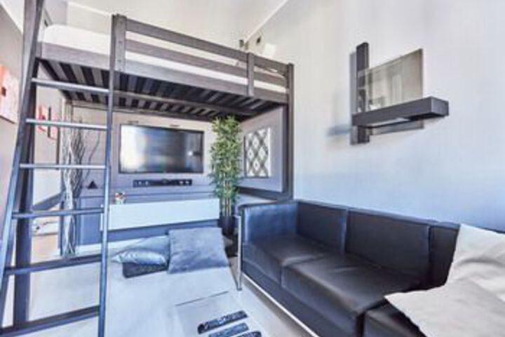 Room 5 of 15