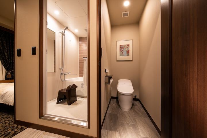 Room 14 of 28