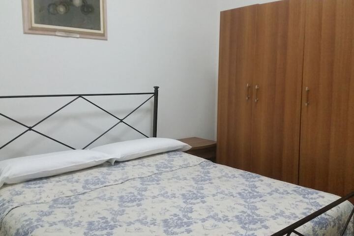 Room 5 of 48