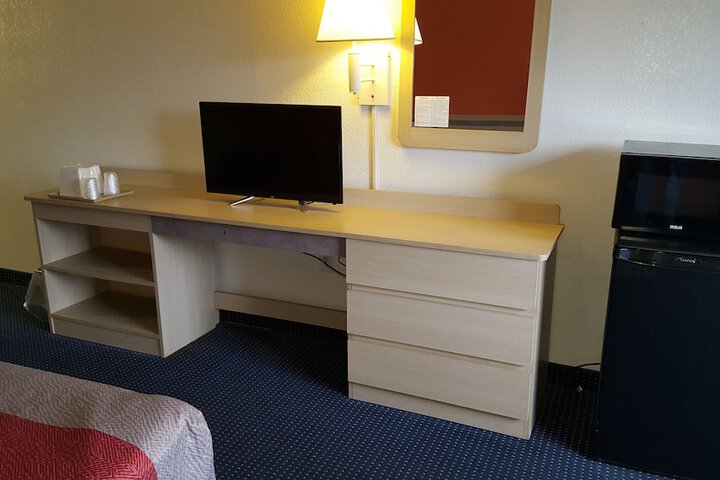 1 King Bed (8 of 8)