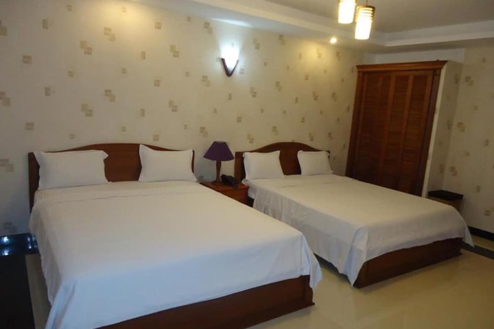 Room 5 of 17