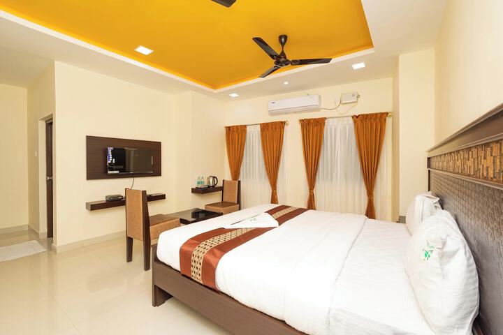 Room 6 of 12