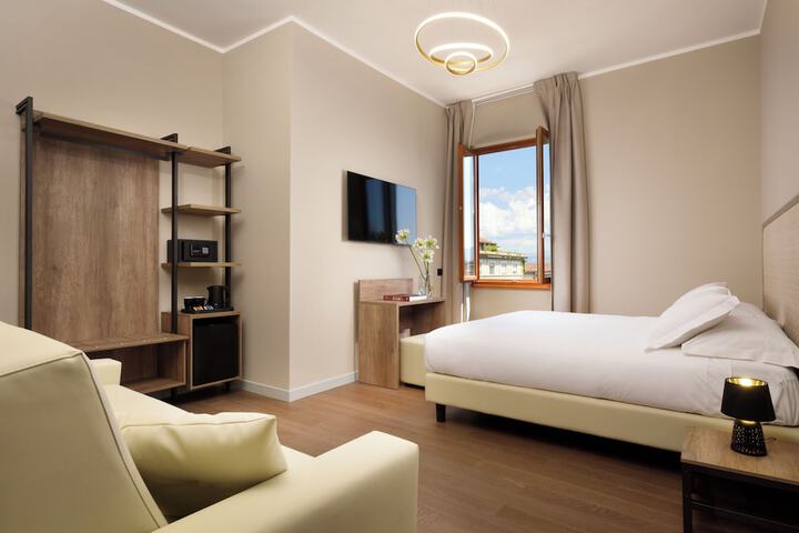 Room 11 of 16