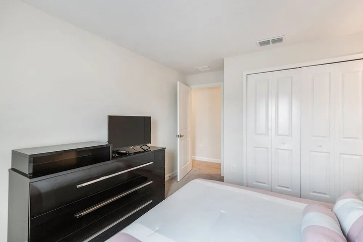Room 5 of 27