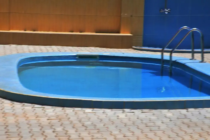 Pool 13 of 23
