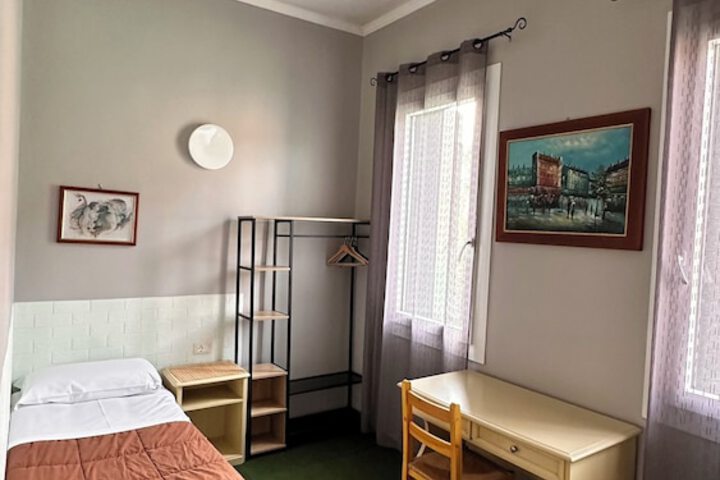 Room 10 of 38