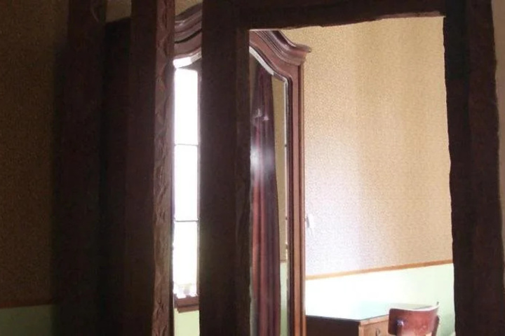 Room 4 of 15