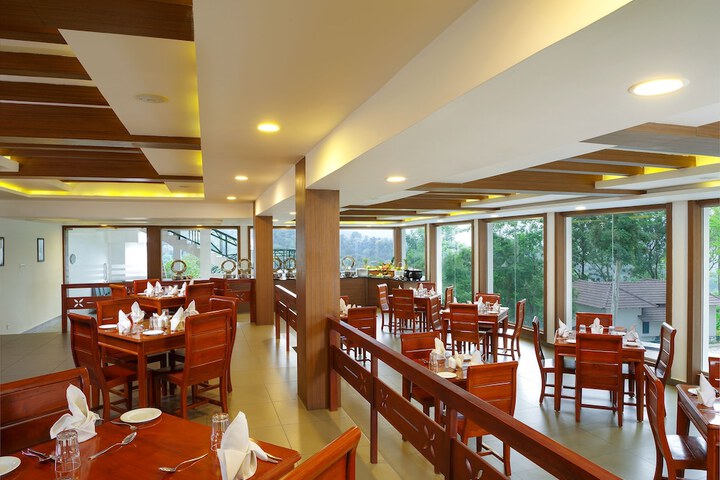 Dining 15 of 26
