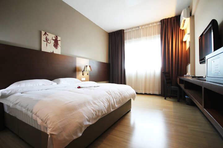 Room 12 of 31