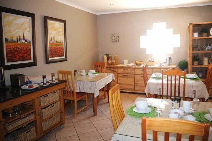 Breakfast area