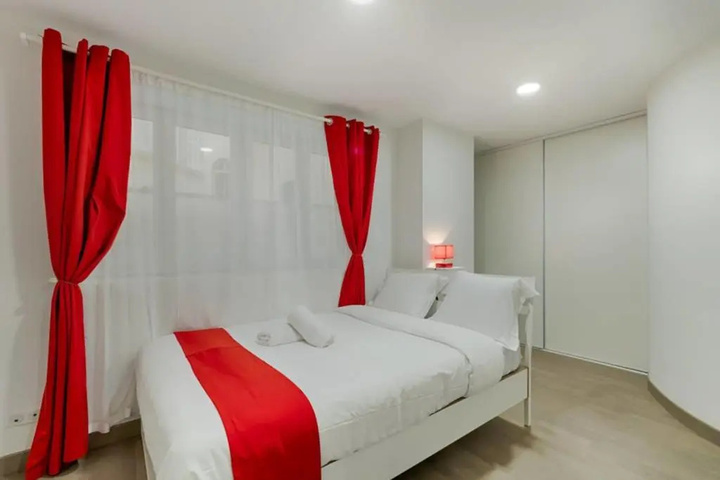 Room 5 of 10