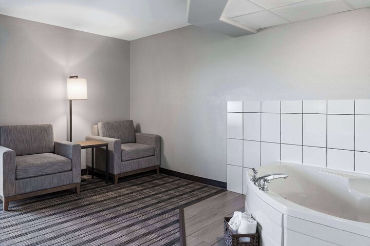 Jetted tub