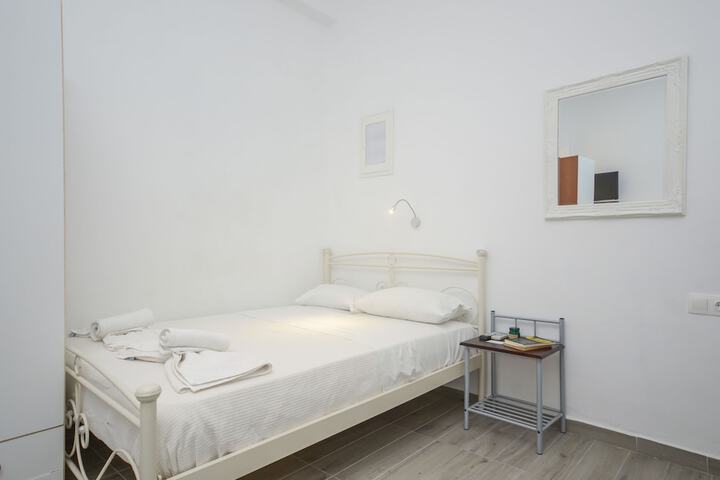 Room 8 of 42