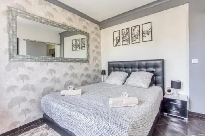 Room 4 of 25