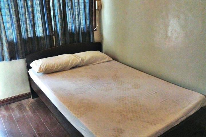 Room 2 of 6