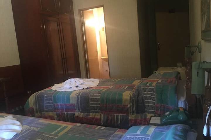 Room 8 of 27