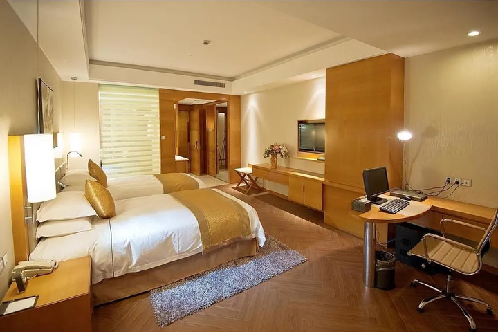 Room 4 of 14