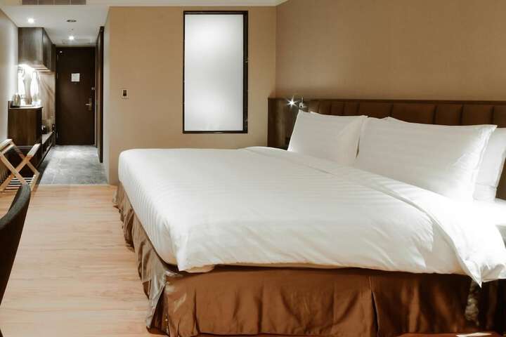 Room 9 of 42