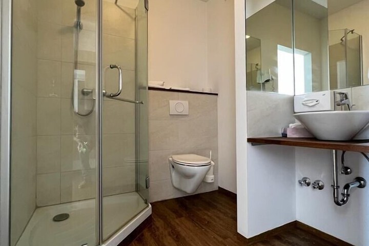 Room 15 of 16