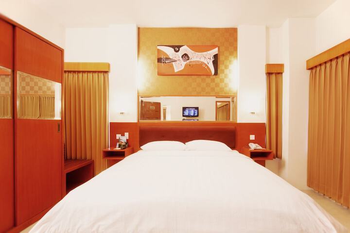 Room 5 of 21