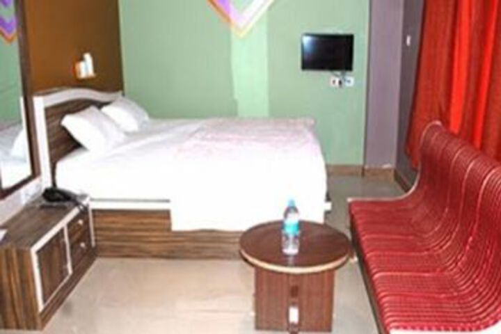 Room 12 of 32
