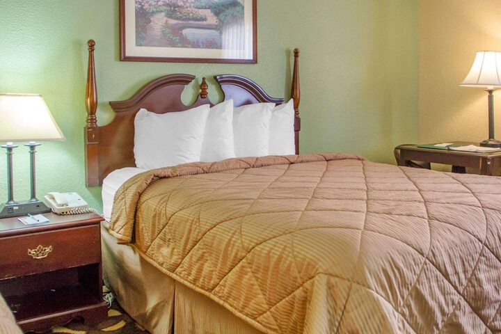 2 Queen Beds (4 of 10)