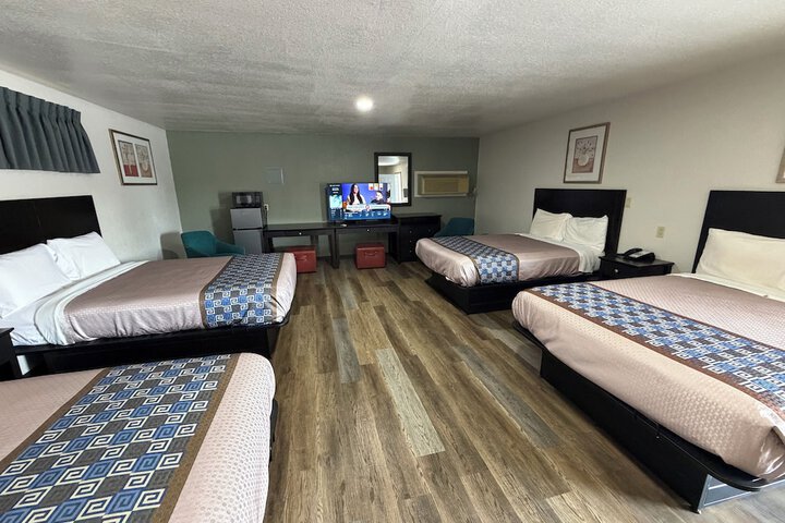 Room 8 of 18